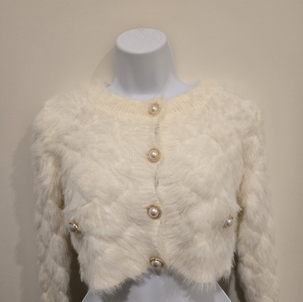 Furry diamond pattern crop cardigan - creamy beige